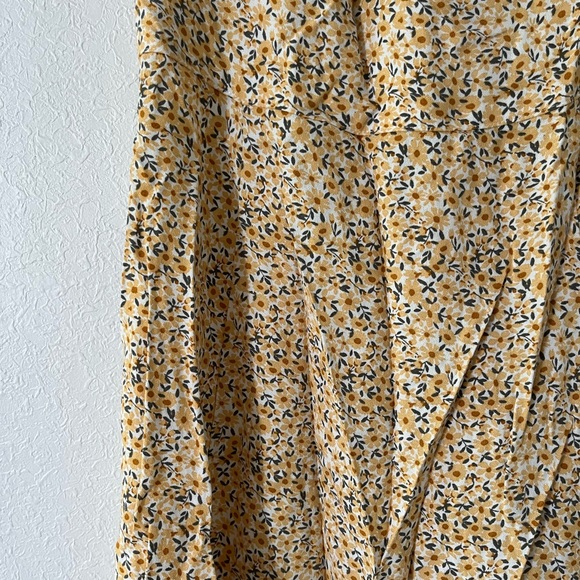 Abercrombie Floral Twist Detail Dress - Picture 2 of 6